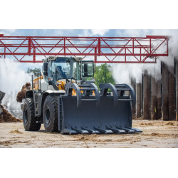 BIG crocodile grab for telehandler