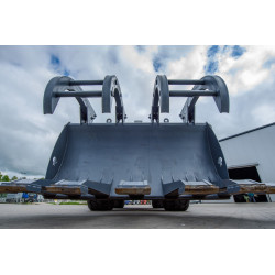 BIG crocodile grab for telehandler