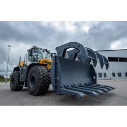 BIG crocodile grab for telehandler